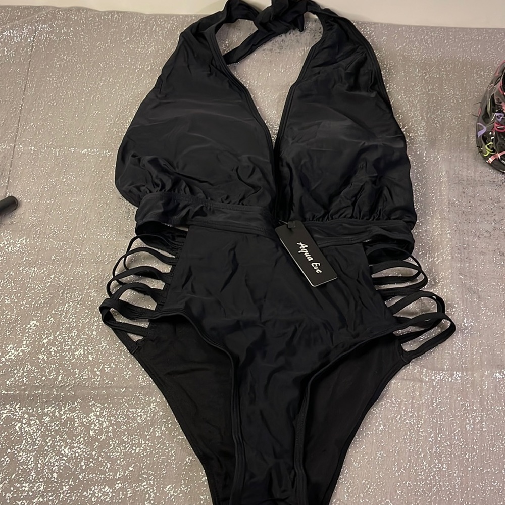 Aqua Eve One Piece Swimsuit Women’s Size Large Black Color.